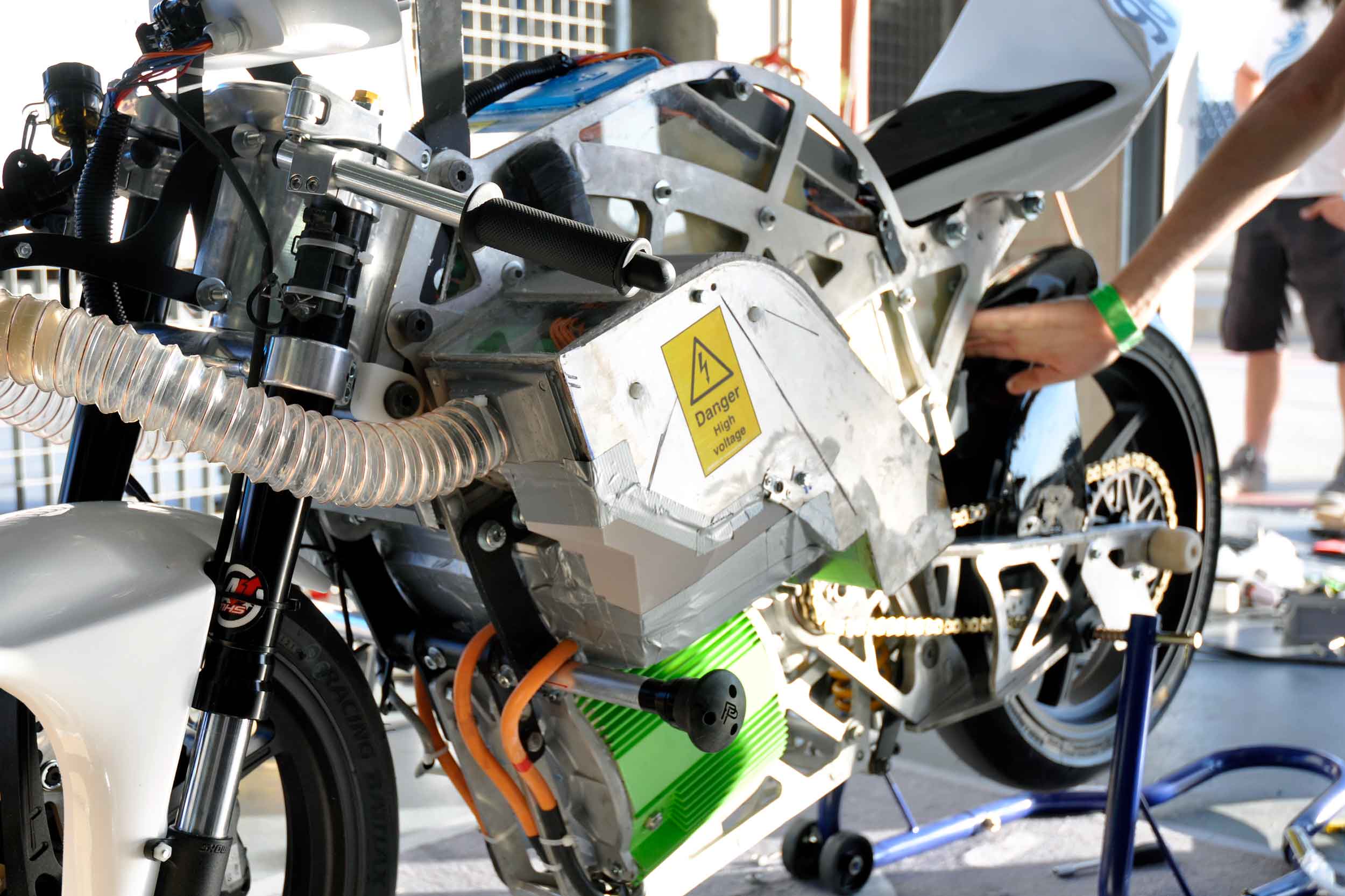 Hydrogen fuel cell in the bike's frame